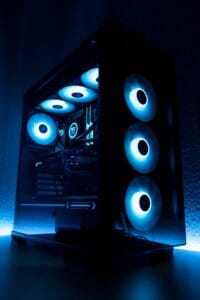 Gabinete gamer com painel lateral de vidro temperado e iluminação RGB