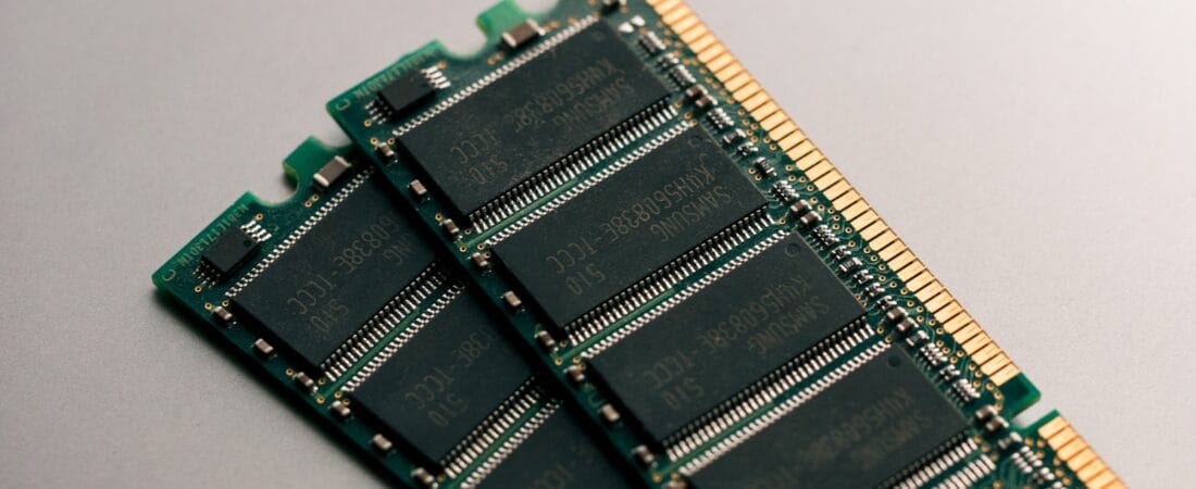 Memória RAM DDR5 em 2026: Frequência, Latência e Quantos GB Comprar